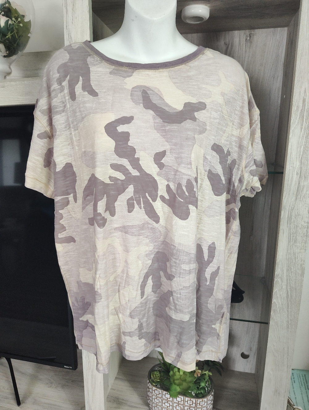 Free People Short Sleeve Camouflage Tee in Cream and Light Taupe